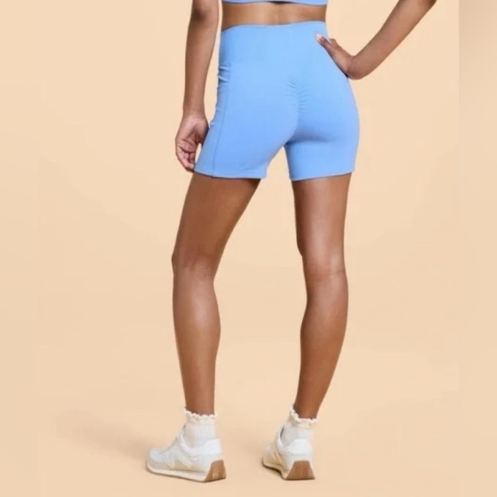 NWT Blogilates Crisscross Scrunch Bike shorts size X-LARGE - Picture 1 of 5